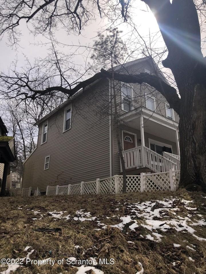 176 Belmont St - Photo 3 of 22