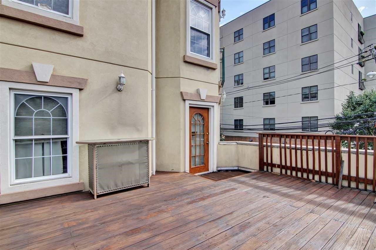 600 Grand St #2 - Photo 4 of 16