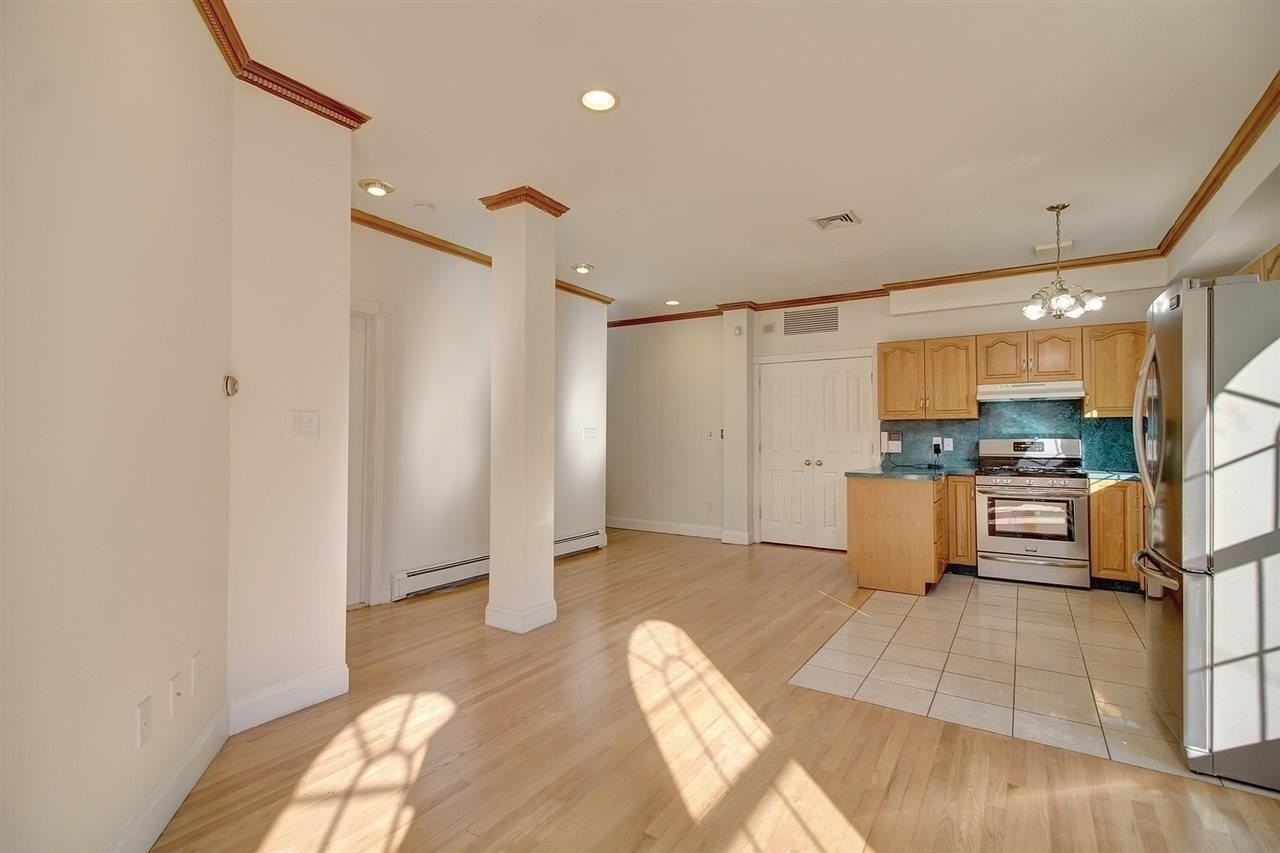 600 Grand St #2 - Photo 6 of 16