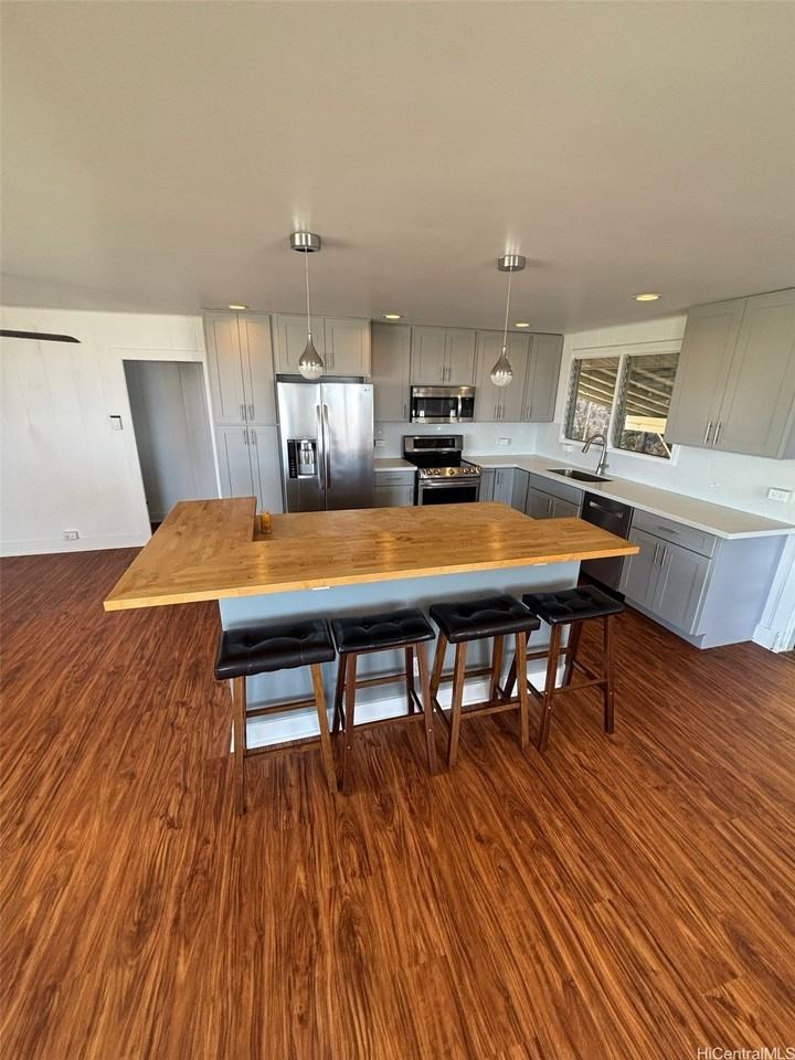 1541 Alencastre St - Photo 2 of 11