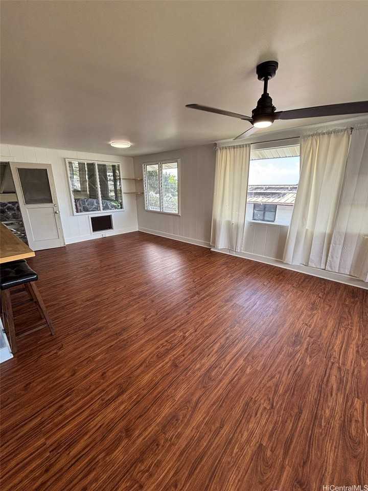 1541 Alencastre St - Photo 3 of 11