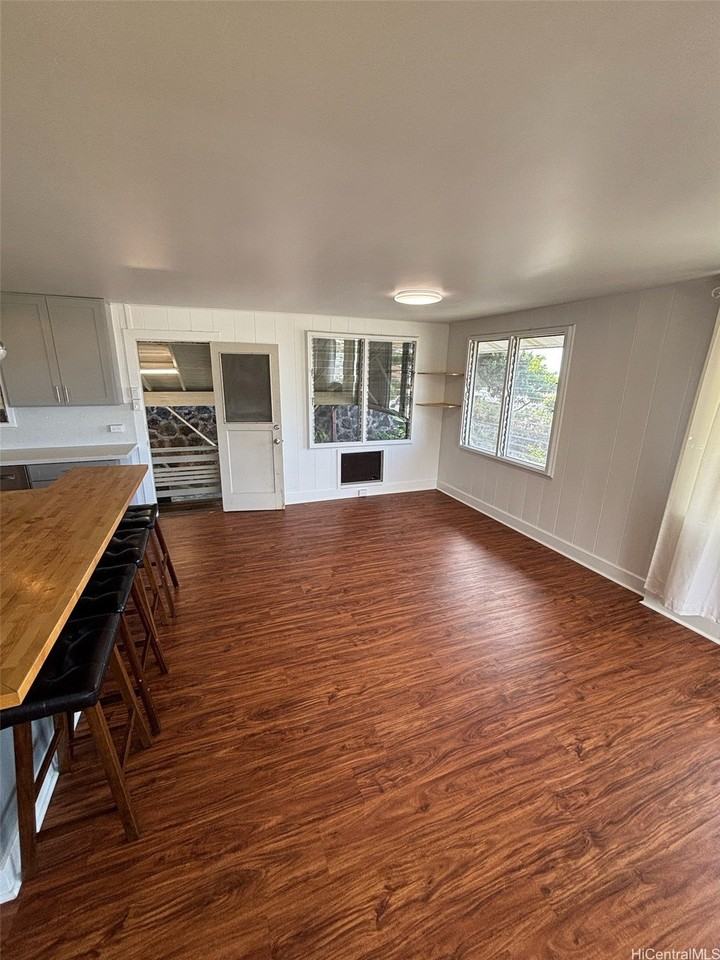 1541 Alencastre St - Photo 4 of 11