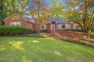 featured image of 1607 Oaklawn Ave