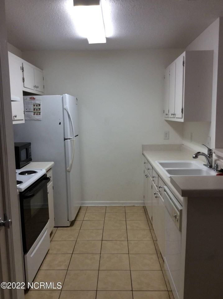 119 Jerrett Ln - Photo 3 of 13