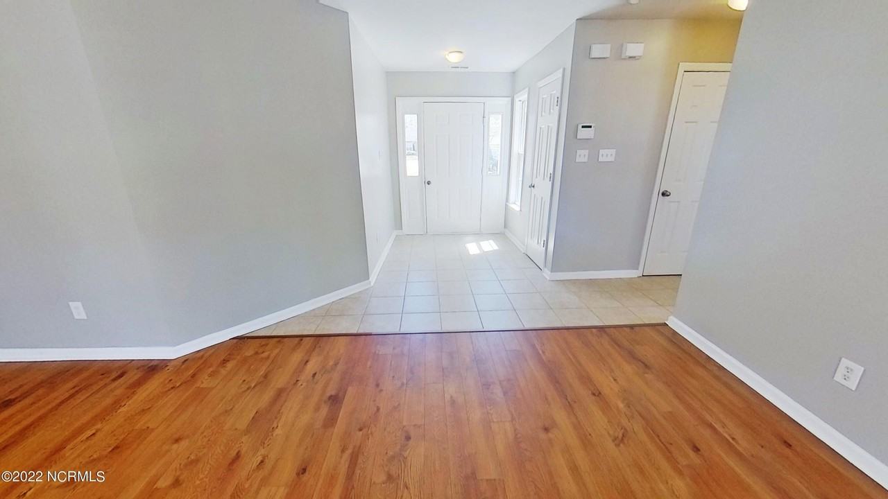 203 Worthington Pl - Photo 2 of 16