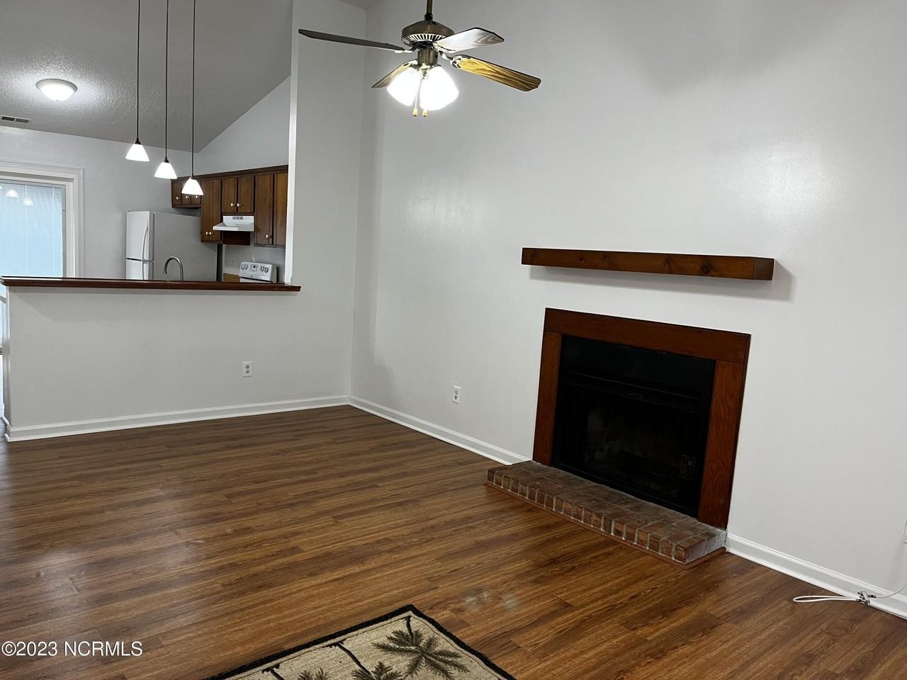 131 Twin Wood Dr - Photo 4 of 16