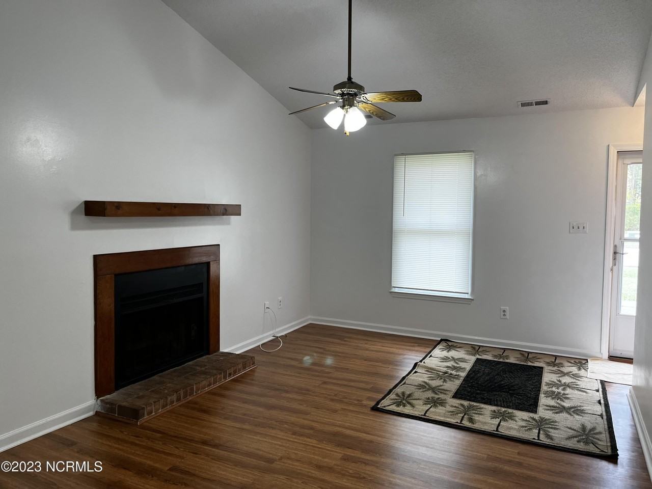 131 Twin Wood Dr - Photo 5 of 16