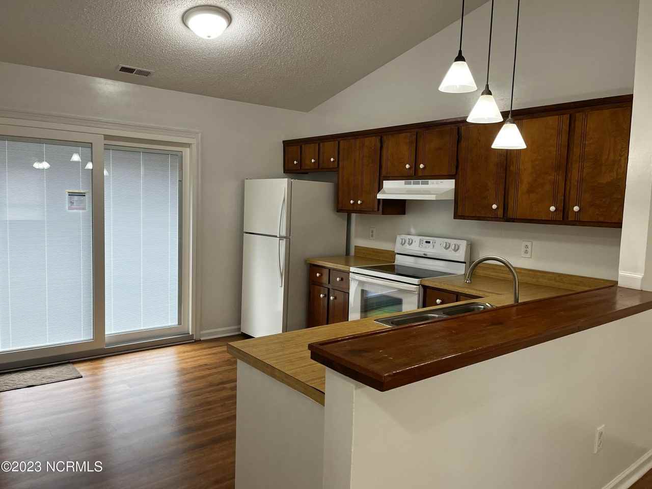 131 Twin Wood Dr - Photo 6 of 16