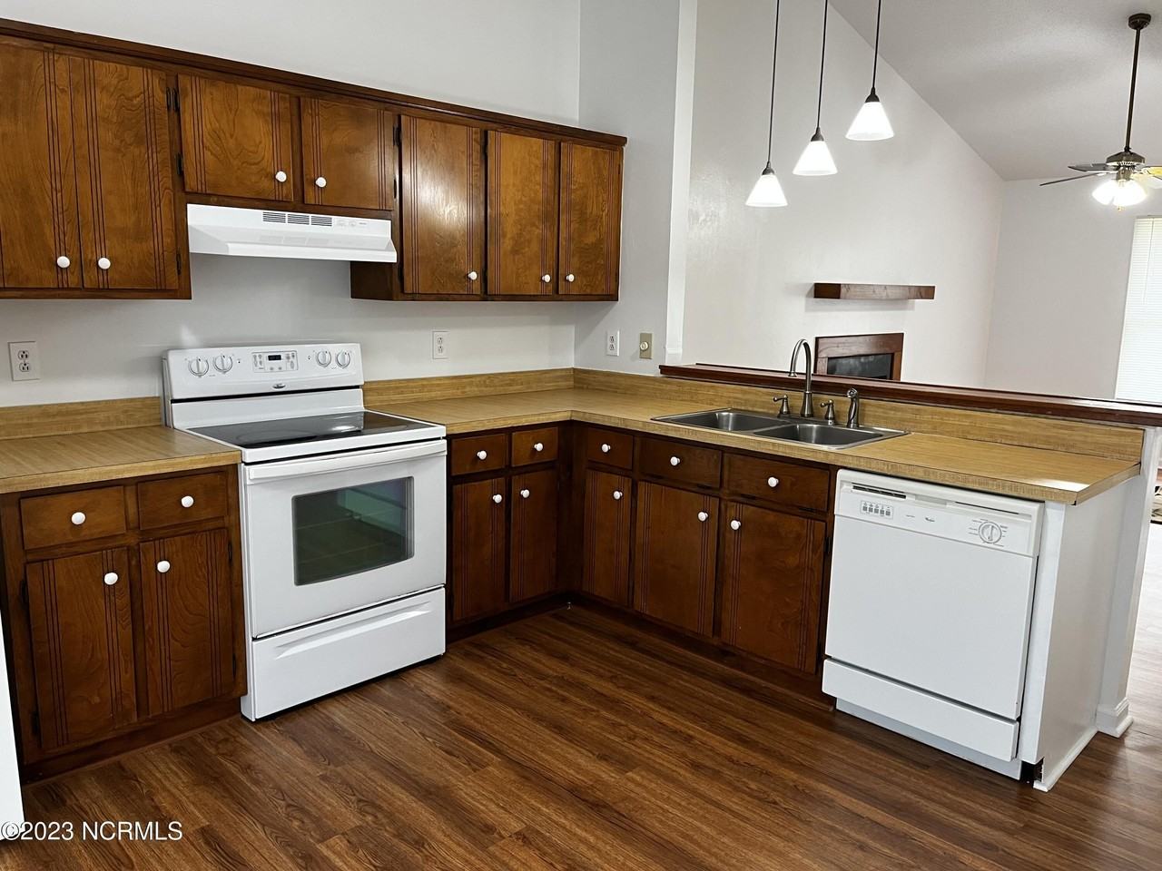 131 Twin Wood Dr - Photo 7 of 16