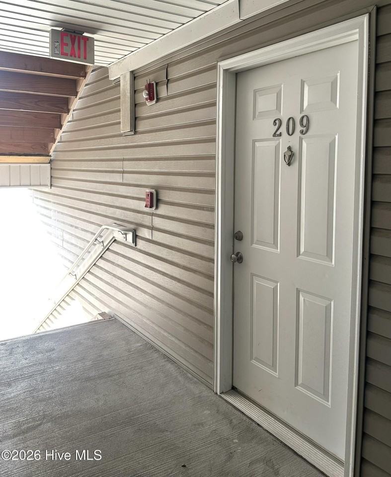 632 Condo Club Dr Unit 209 - Photo 4 of 8