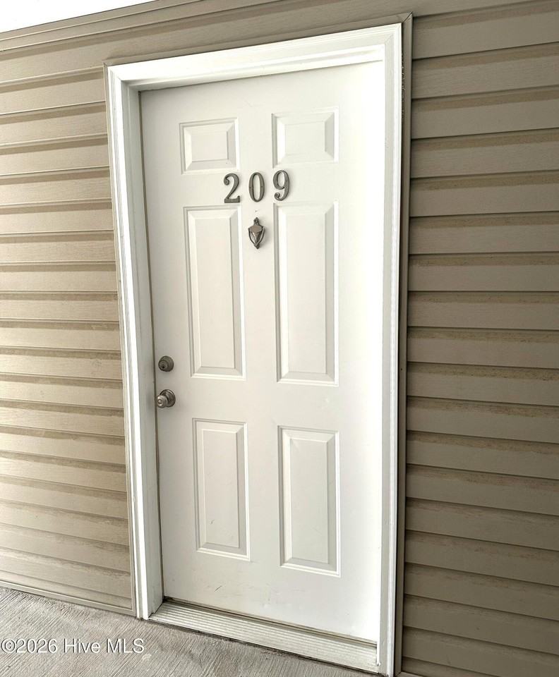 632 Condo Club Dr Unit 209 - Photo 5 of 8