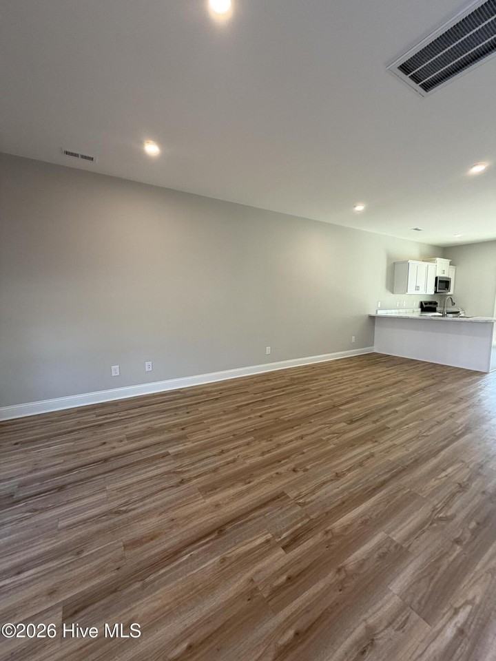 197 Loren Rd - Photo 2 of 31