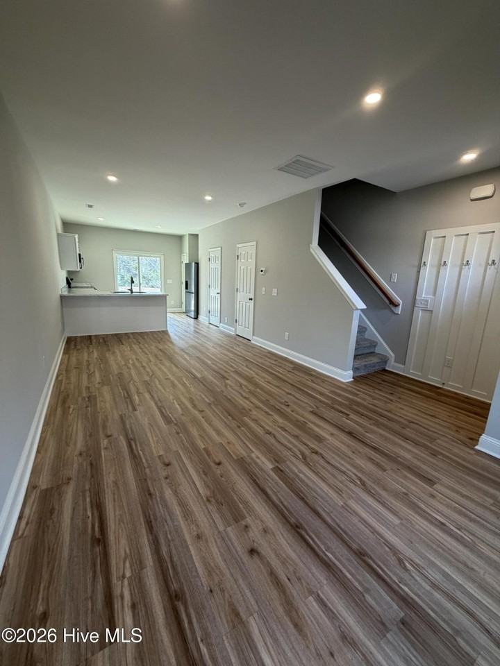 197 Loren Rd - Photo 3 of 31