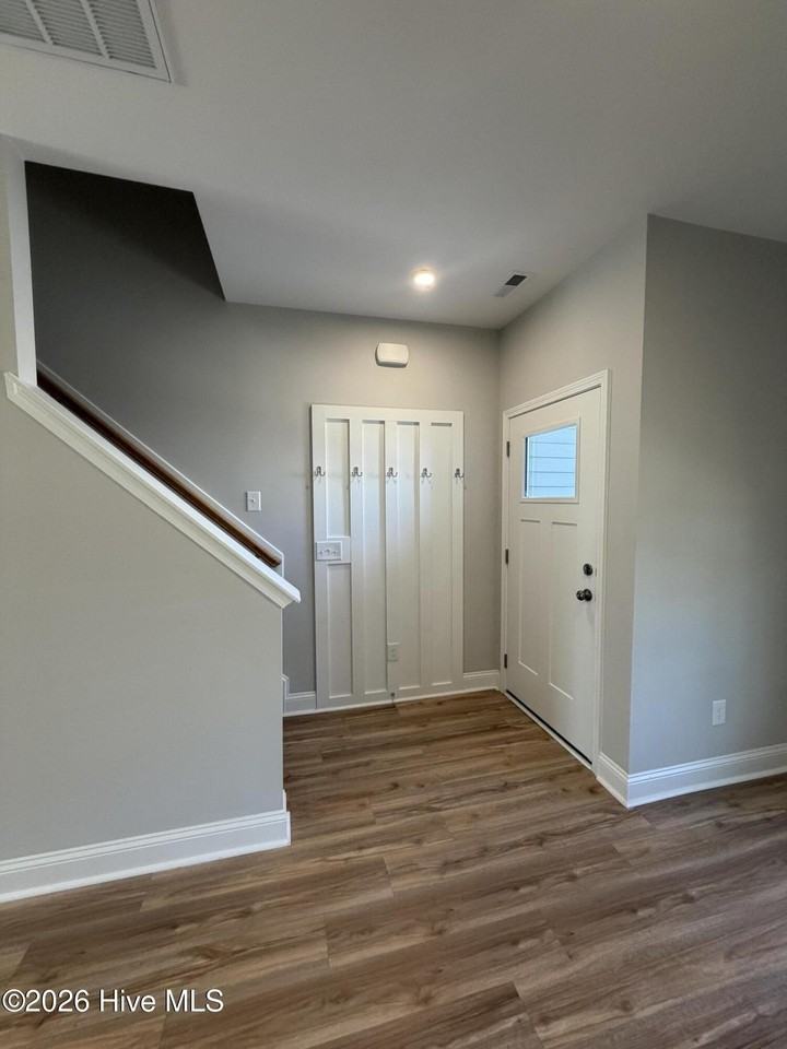 197 Loren Rd - Photo 4 of 31