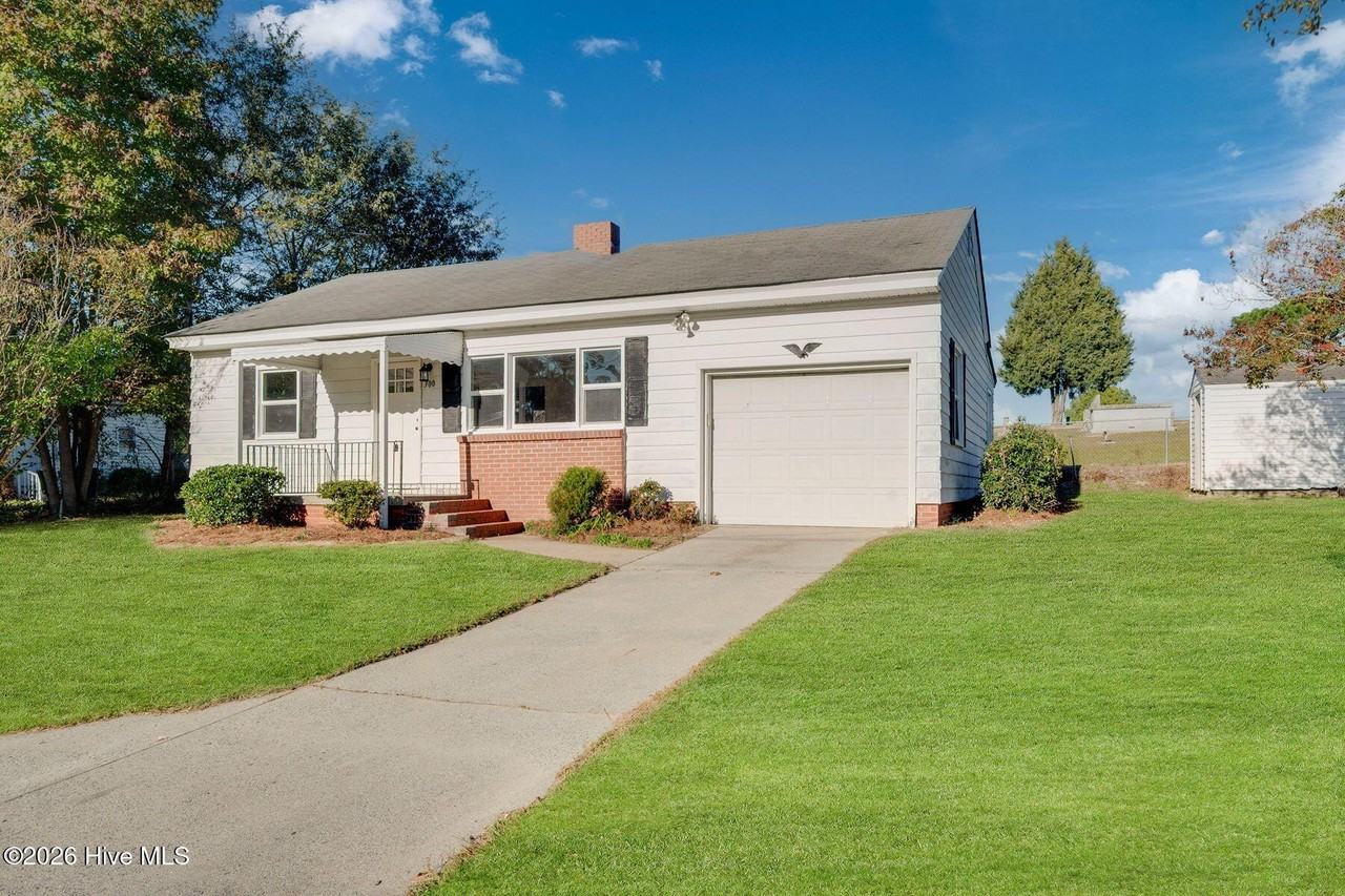 300 E 15th St - Photo 3 of 29