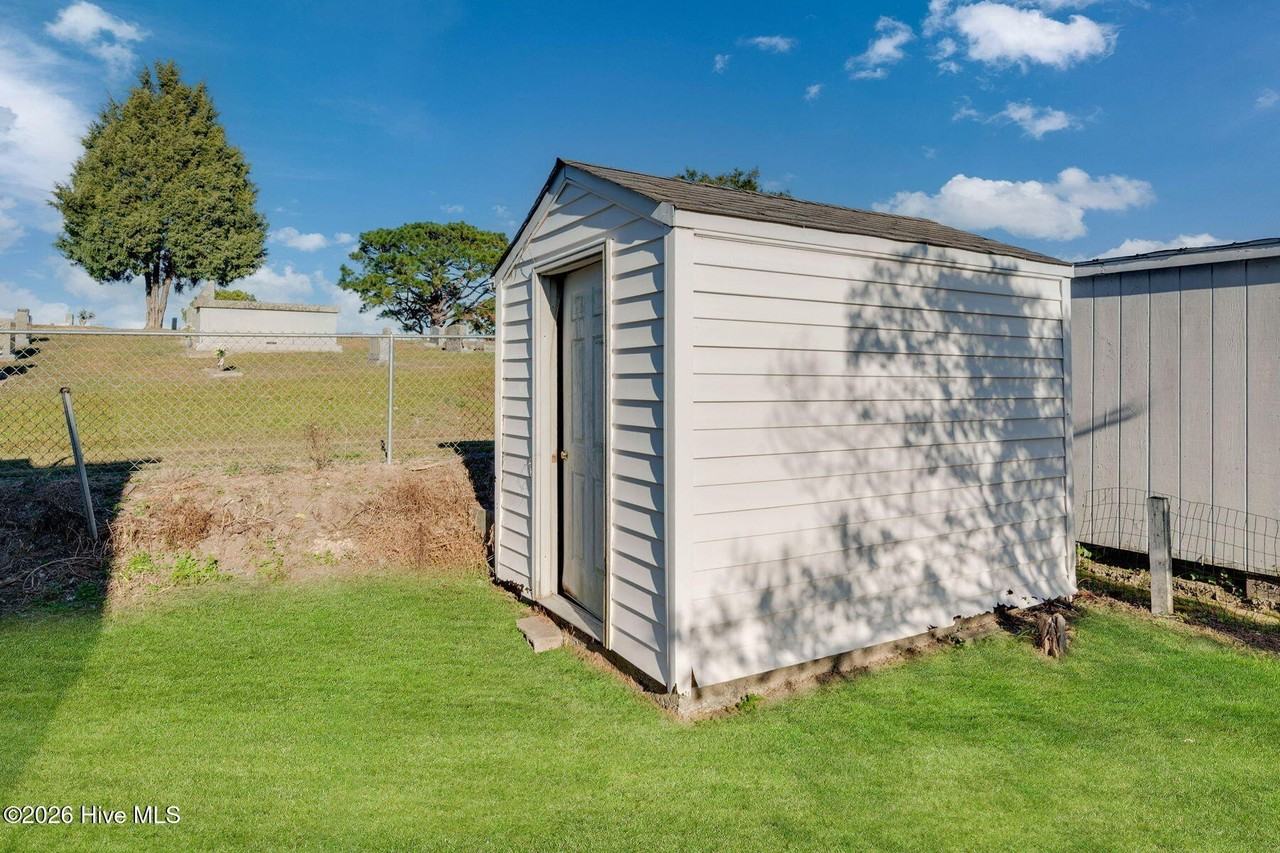 300 E 15th St - Photo 4 of 29