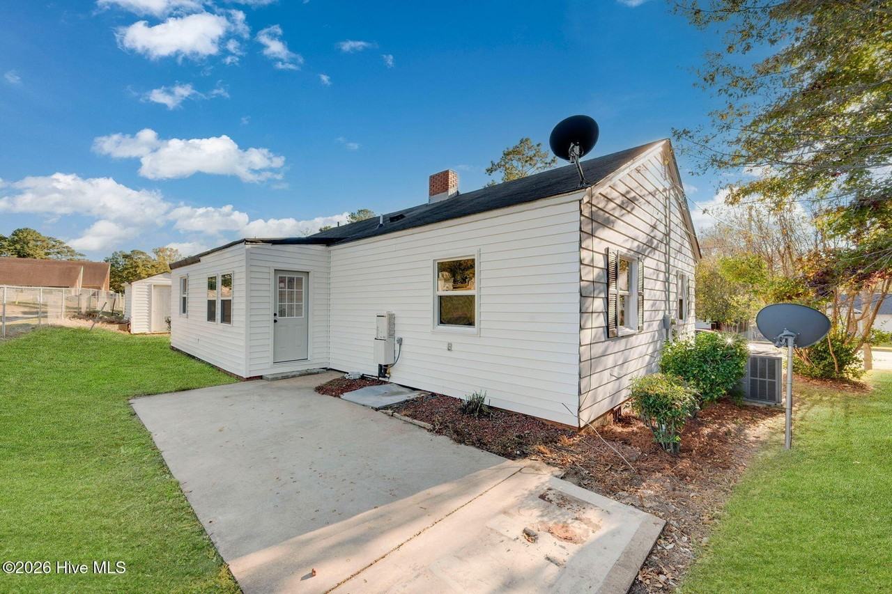 300 E 15th St - Photo 6 of 29