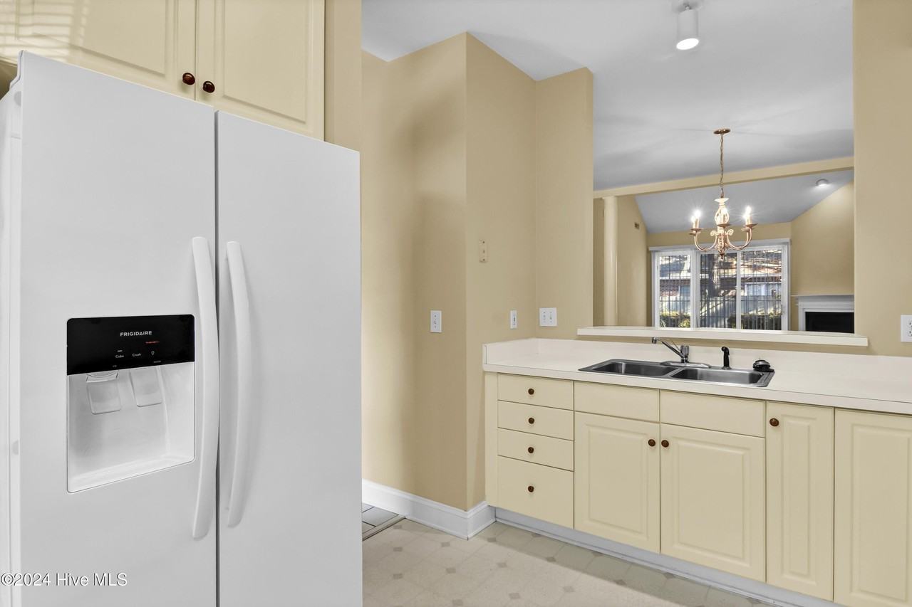 233 Racine Dr Unit 37 - Photo 4 of 28