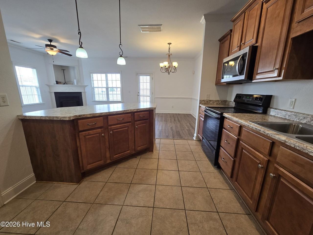 2041 Cambria Dr Unit A - Photo 4 of 22