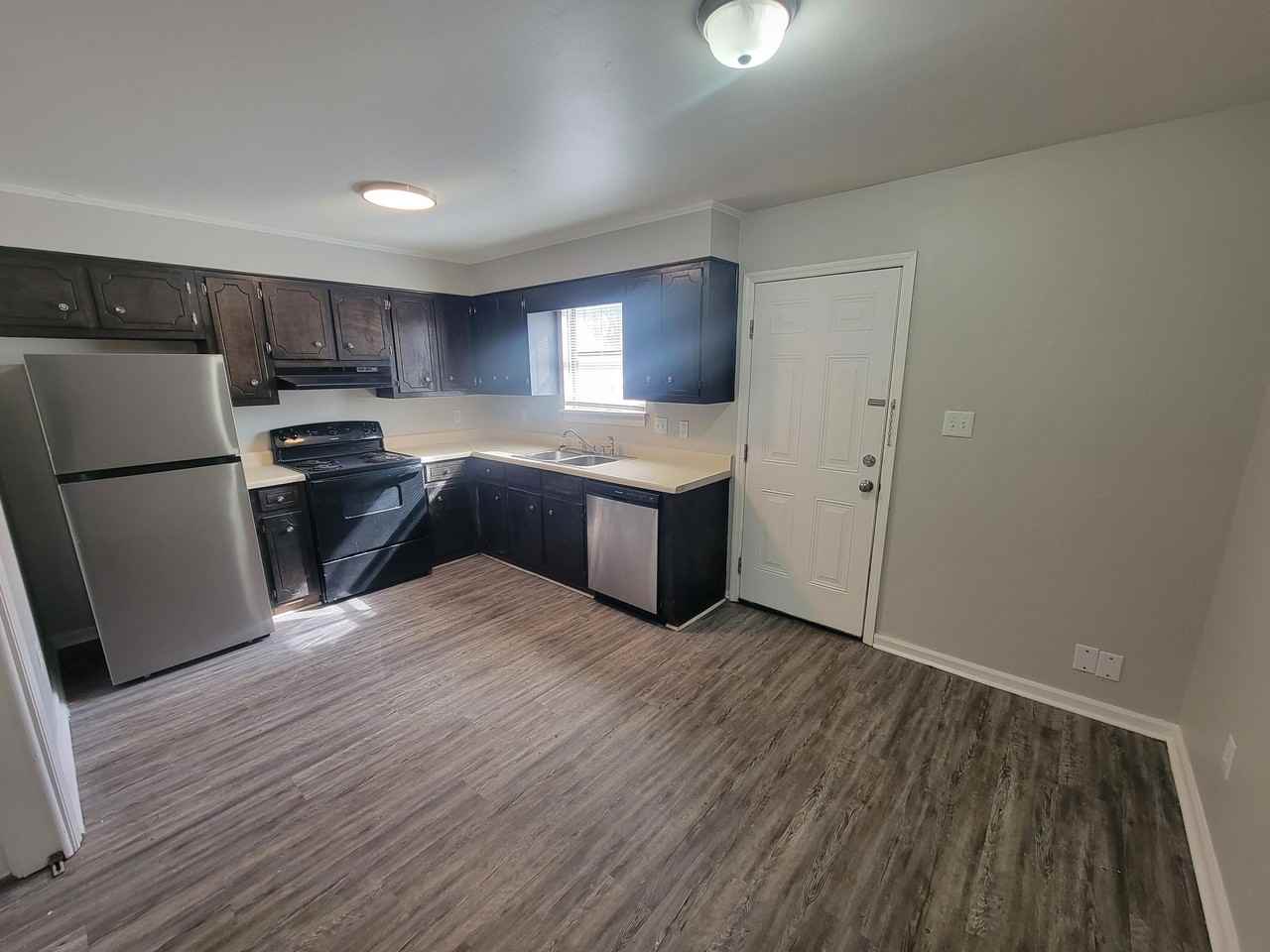 152 Chalet Court - Photo 4 of 20