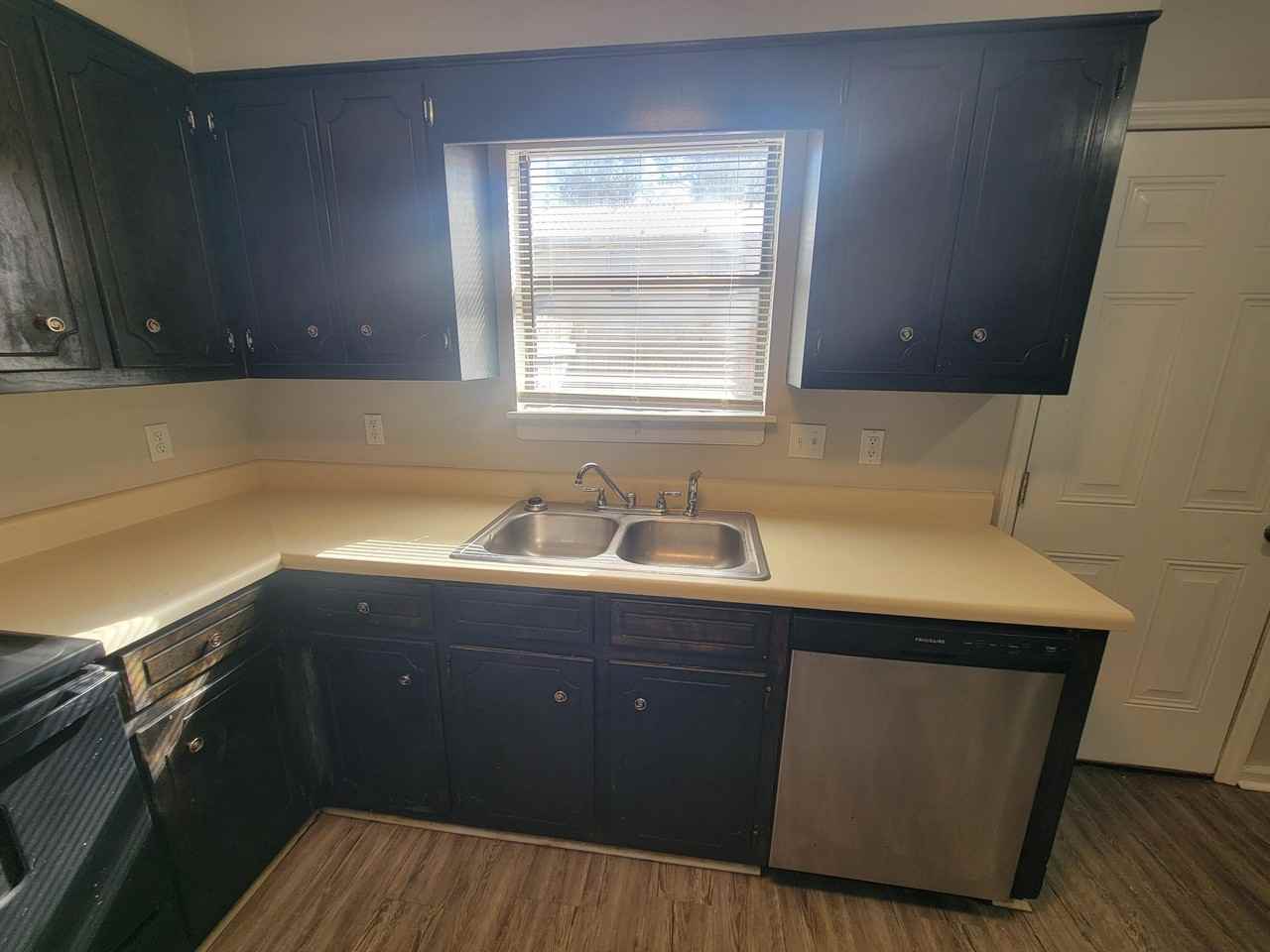 152 Chalet Court - Photo 6 of 20