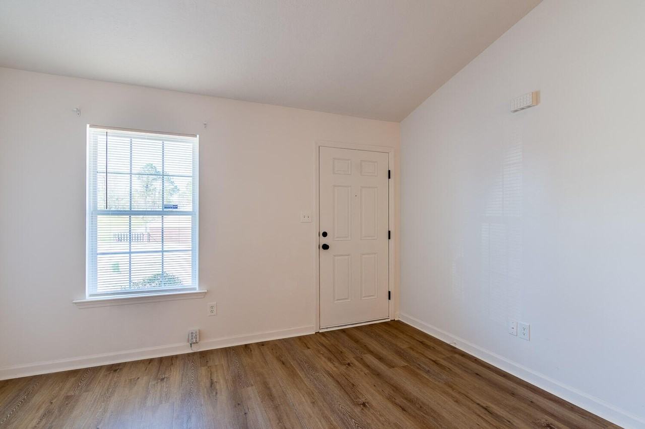 118 Brandimere Dr - Photo 2 of 16