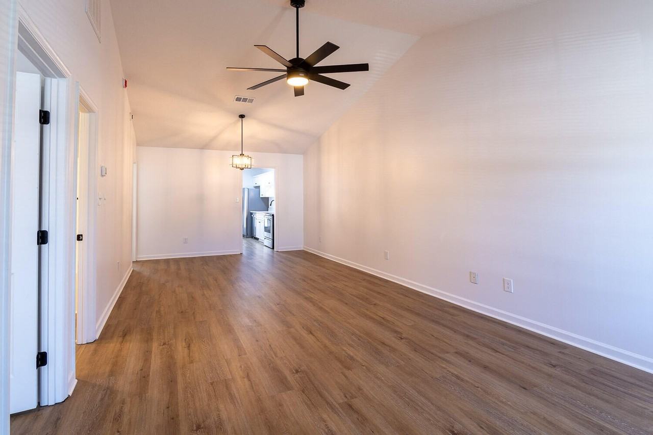 118 Brandimere Dr - Photo 3 of 16