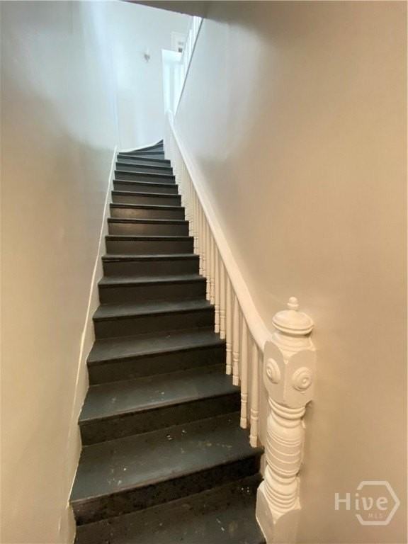 516 W 38th St - Photo 2 of 10