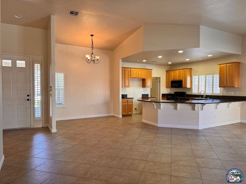 2640 Lenrey Ave - Photo 3 of 9