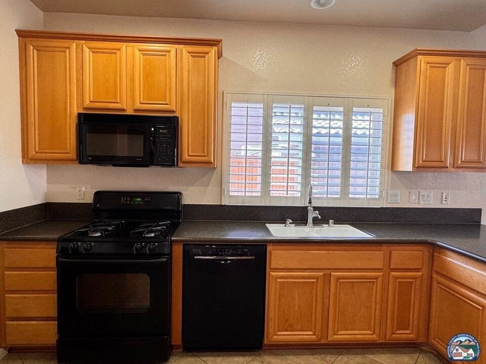 2640 Lenrey Ave - Photo 5 of 9