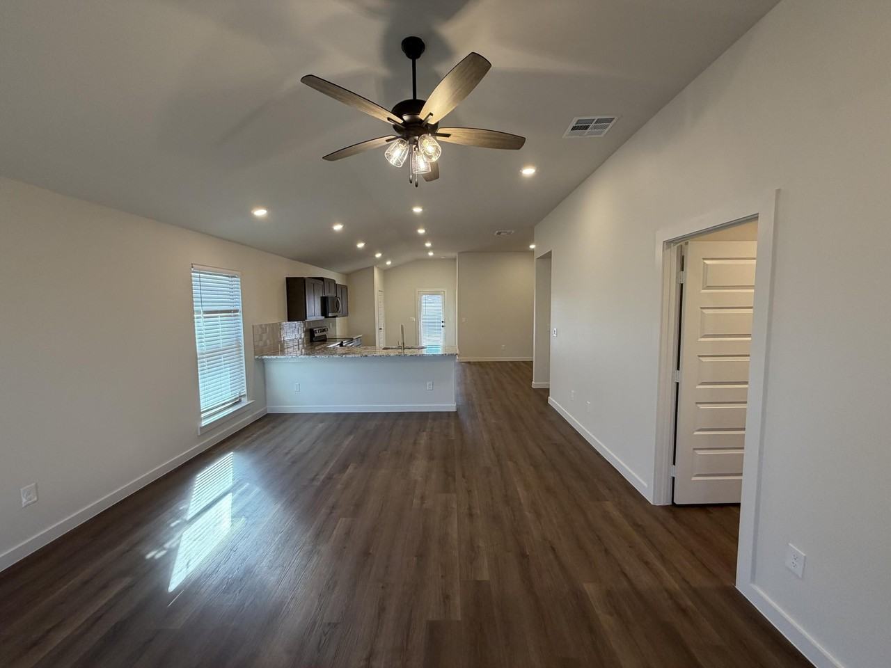 3017 139th St - Photo 2 of 14