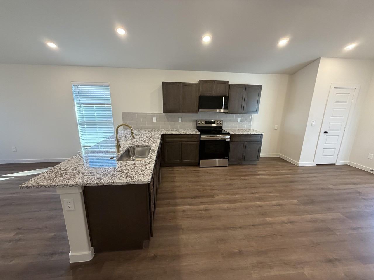 3017 139th St - Photo 4 of 14