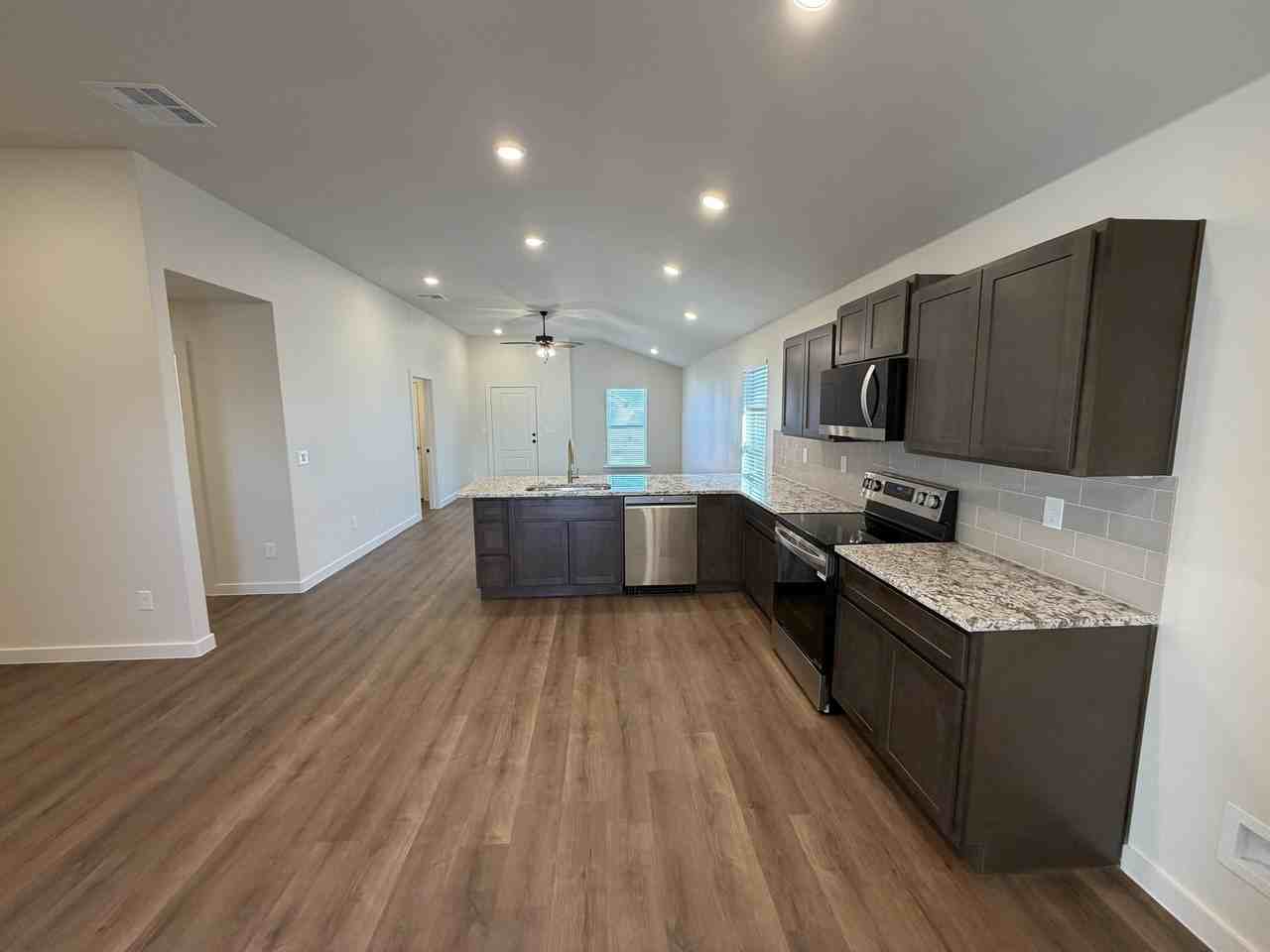 3017 139th St - Photo 5 of 14