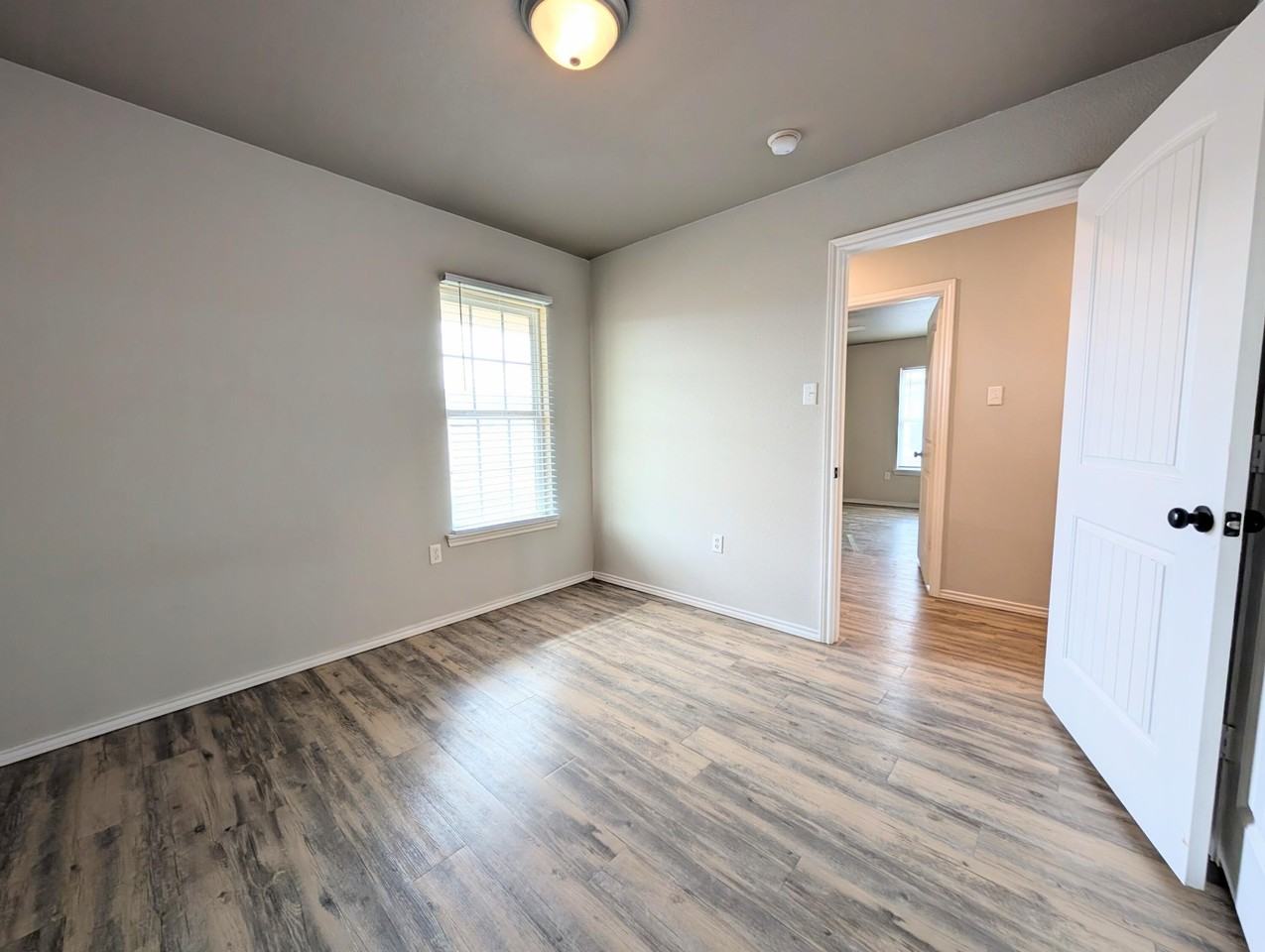 2206 E Main St - Photo 4 of 11