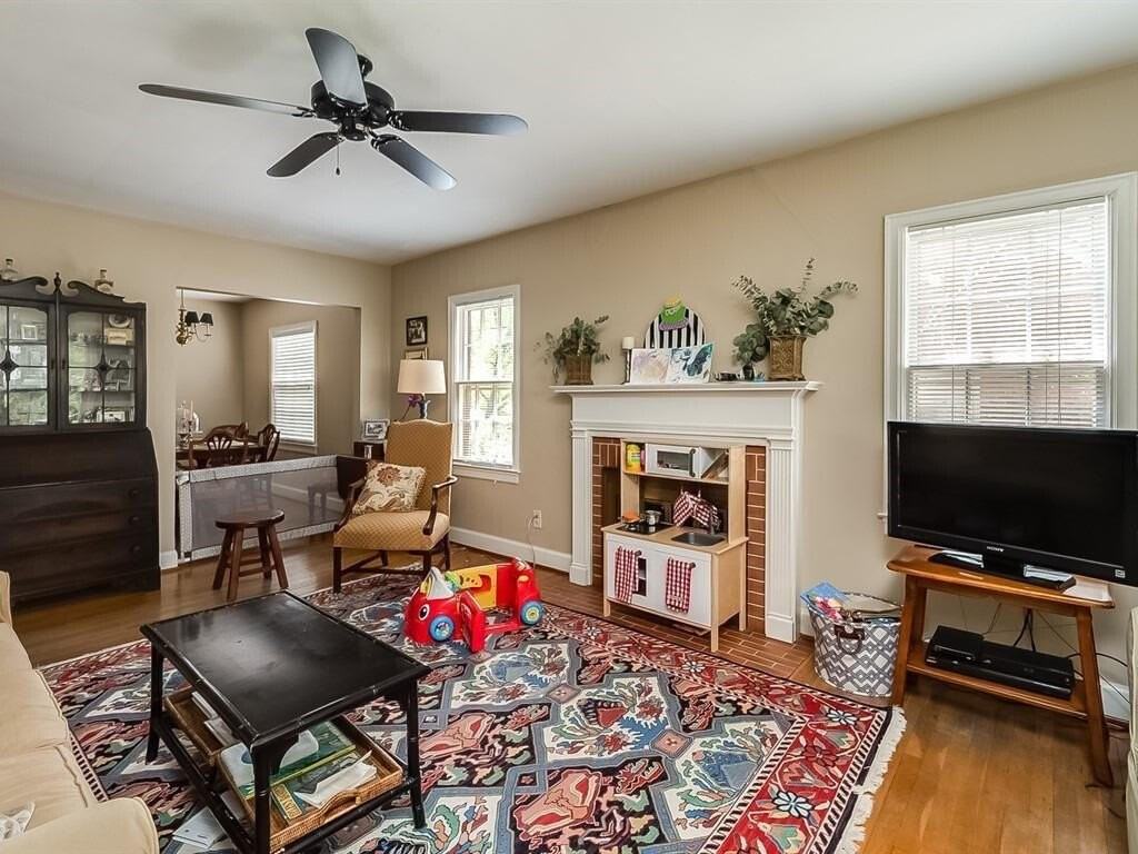 217 Romany Rd - Photo 2 of 14