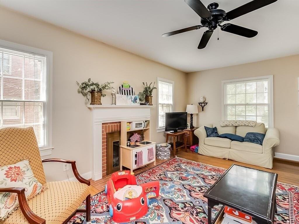 217 Romany Rd - Photo 3 of 14