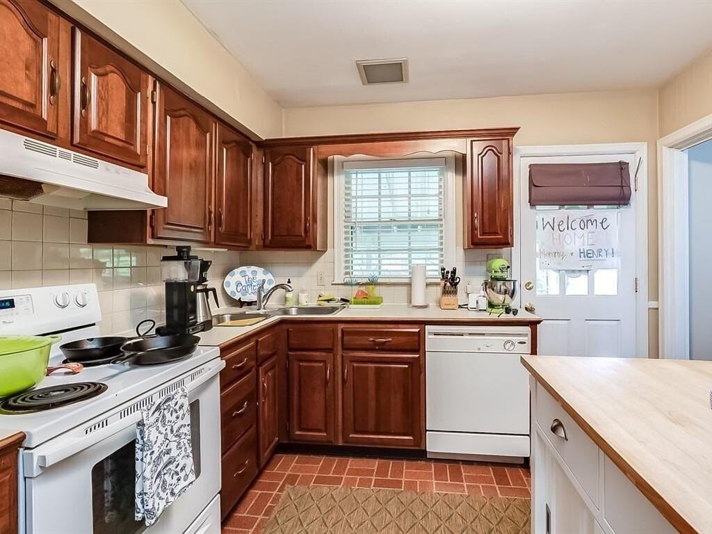 217 Romany Rd - Photo 5 of 14