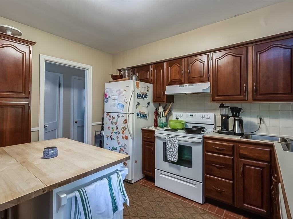 217 Romany Rd - Photo 6 of 14