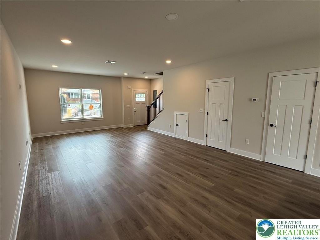 960 Hilton St - Photo 2 of 16