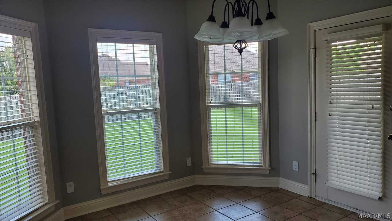 9765 Helmsley Cir - Photo 5 of 27