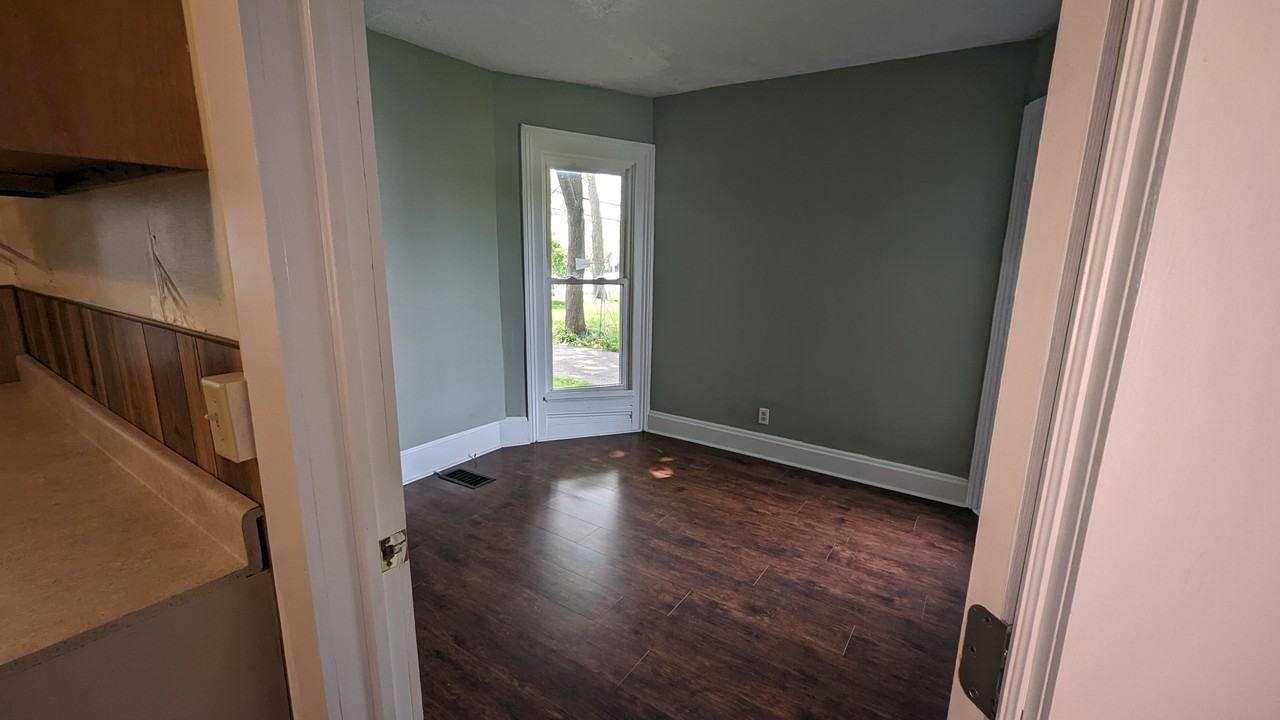 661 E Main St #A - Photo 4 of 8