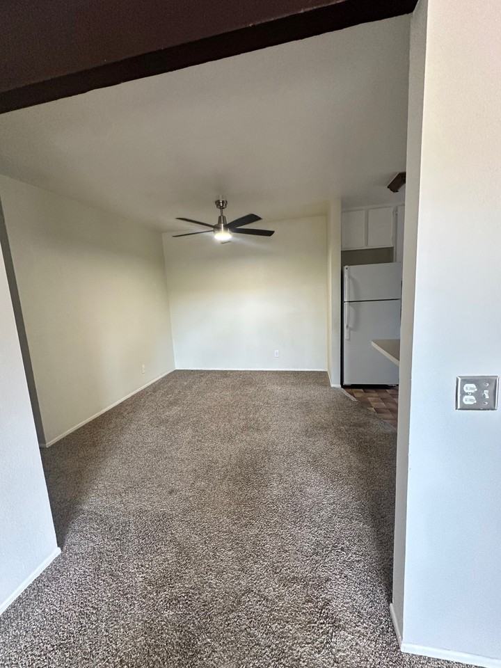 512 Sandalwood Pl #4 - Photo 3 of 26