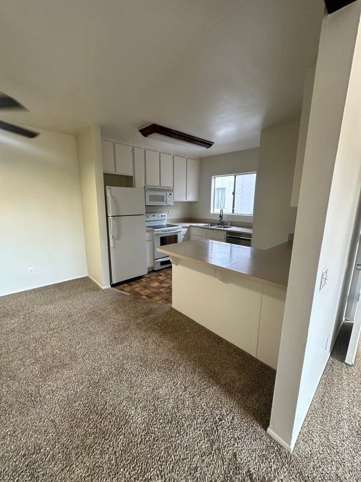 512 Sandalwood Pl #4 - Photo 4 of 26