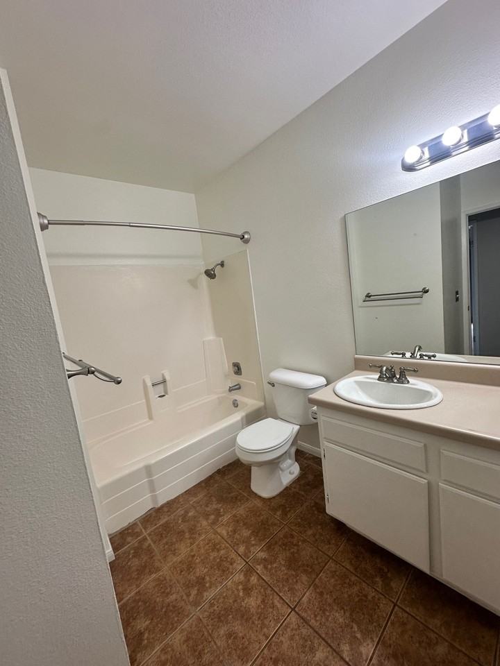 512 Sandalwood Pl #4 - Photo 7 of 26