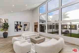 624 N Beverly Dr - Photo 2 of 8