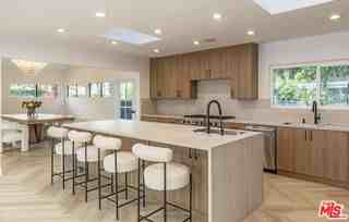 624 N Beverly Dr - Photo 6 of 8