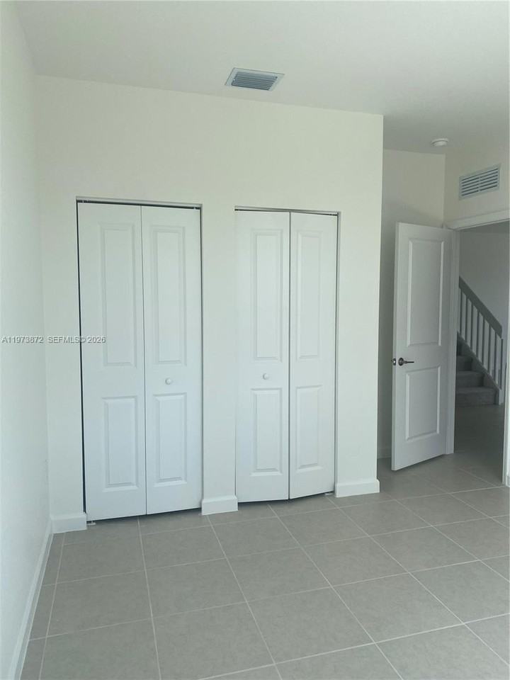 27559 Sw 159th Pl #0 - Photo 6 of 13