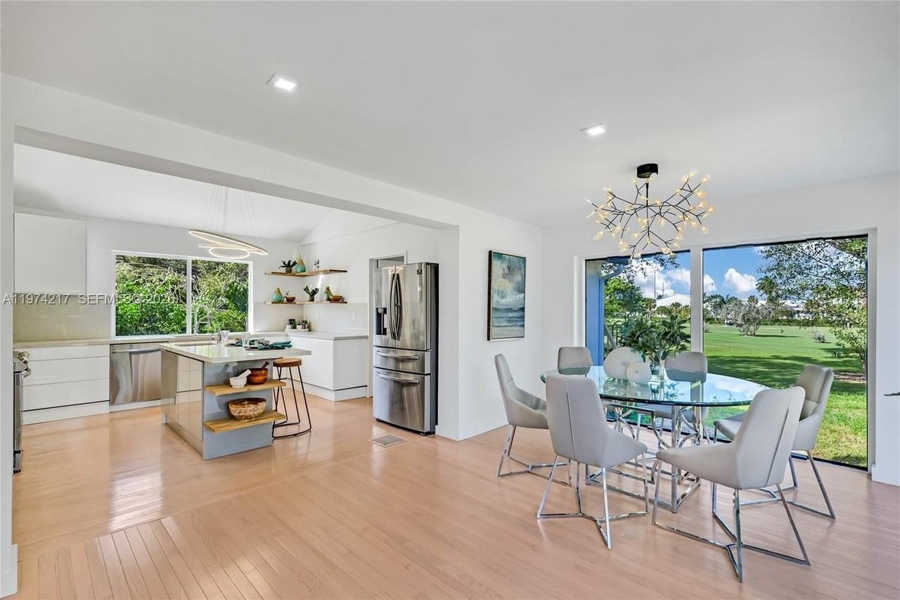 667 Ne 105th St - Photo 3 of 38