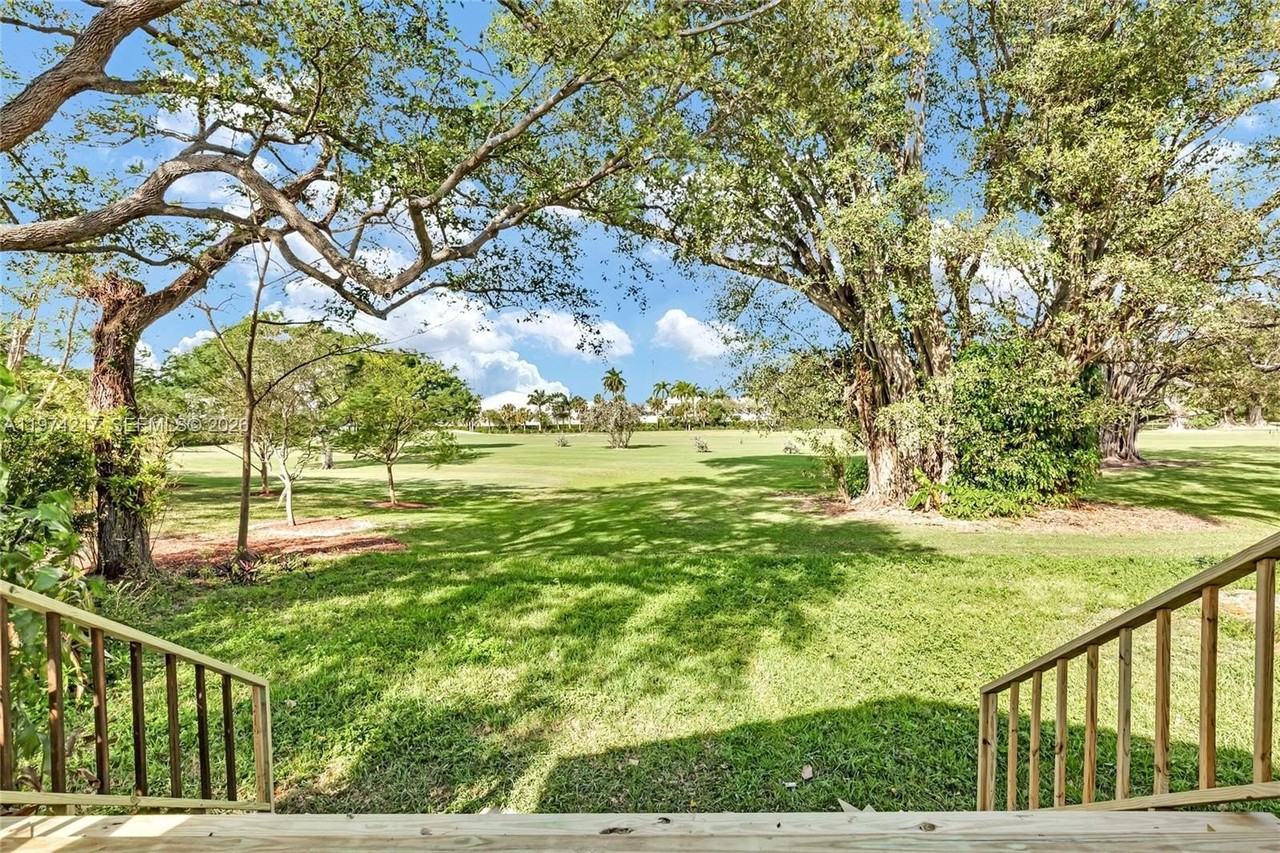 667 Ne 105th St - Photo 4 of 38