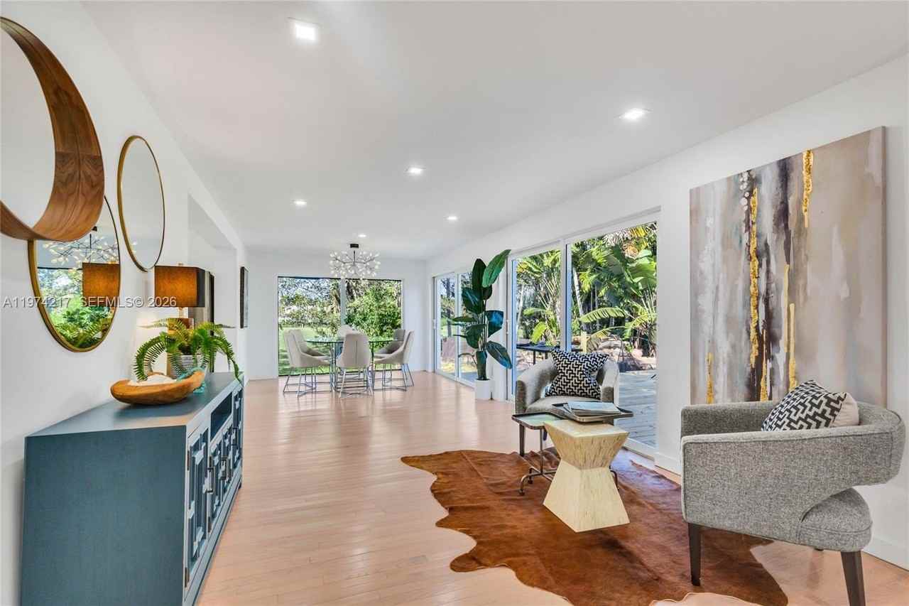 667 Ne 105th St - Photo 5 of 38